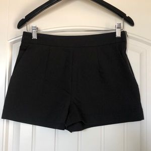 Forever 21 Contemporary Short Size M